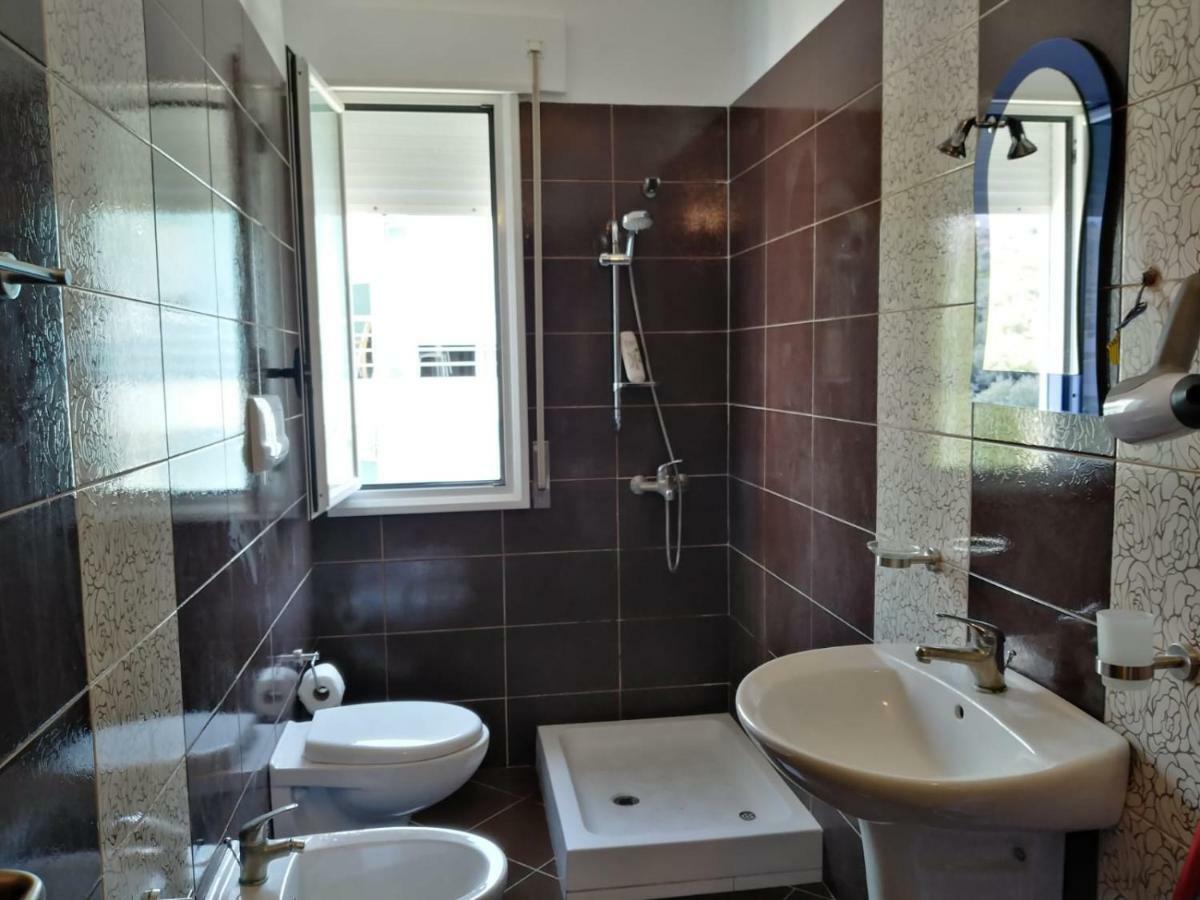 Residence Giulia Vlorë Buitenkant foto
